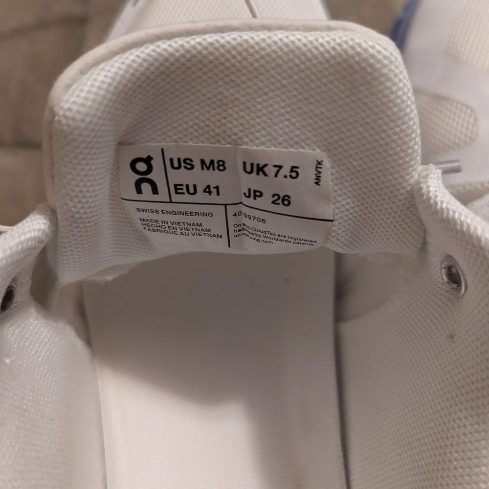 Women's pair OC, size 8 white with blue bottom